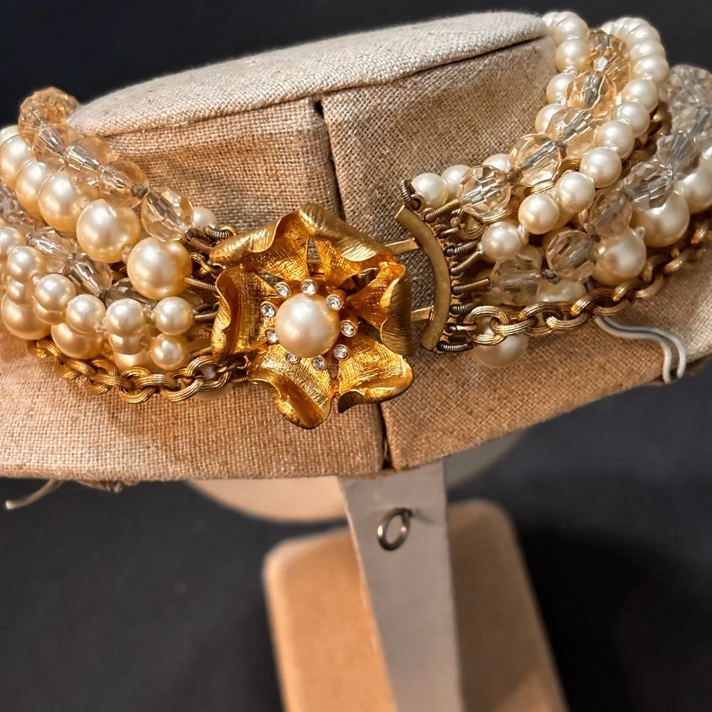Elegant Multi-Strand Pearl and Gold Necklace - Picture 4 of 13